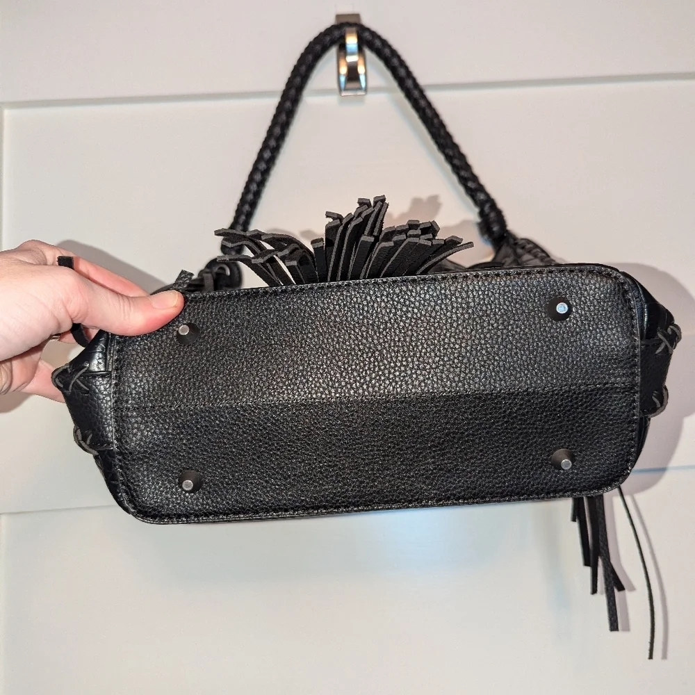 Like New Black Leather Wrangler braided shoulder bag. Black purse. Fring…